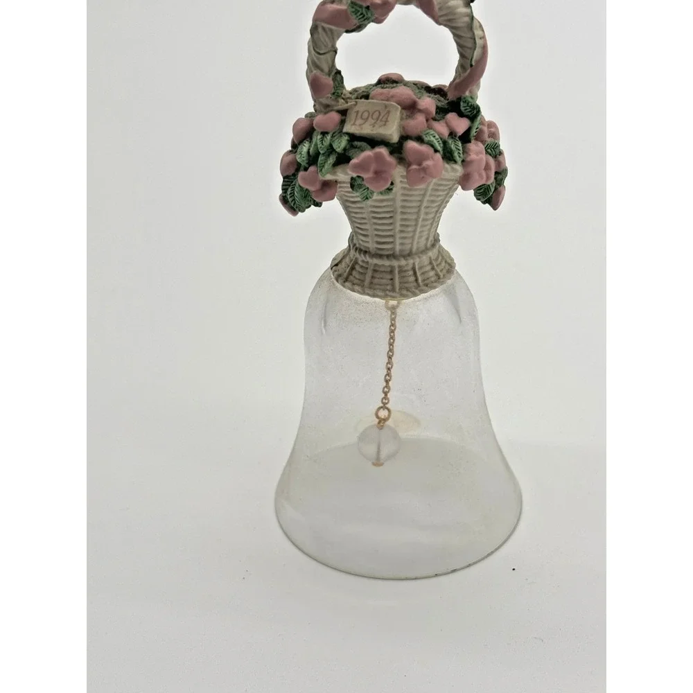 Vintage 1994 Avon Basket of Love‎ 24% Lead Crystal Bell